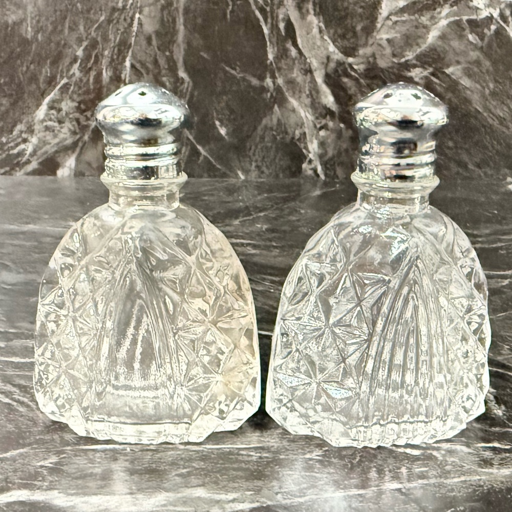 Small Salt & Pepper Shakers - Picture 2 of 16